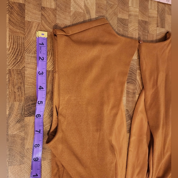 Lyaner split top romper. Small. Key hole back button closure. Neutral. Short V - Picture 13 of 16